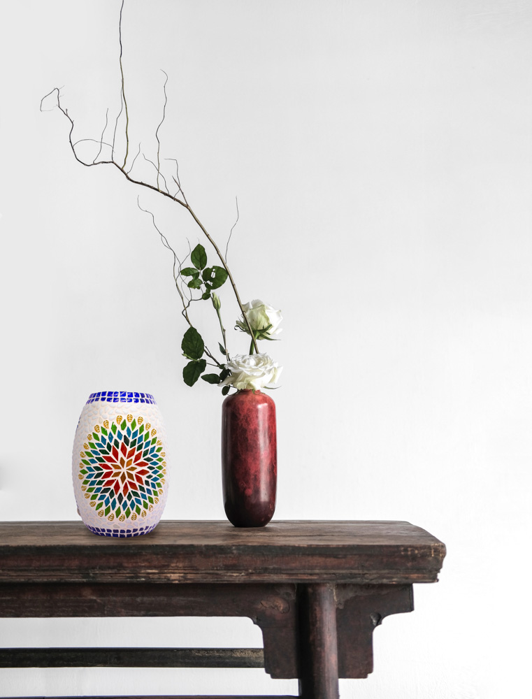 Stunning oval diamond flower design glass table lamp