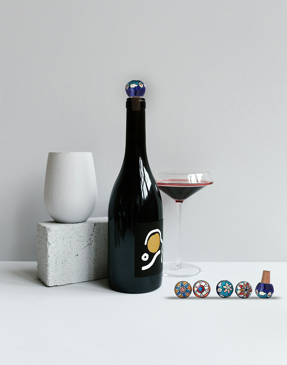 Attractive bottle stoppers set of 4