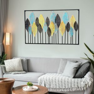 Arrangement of leaves in a black rectangular frame