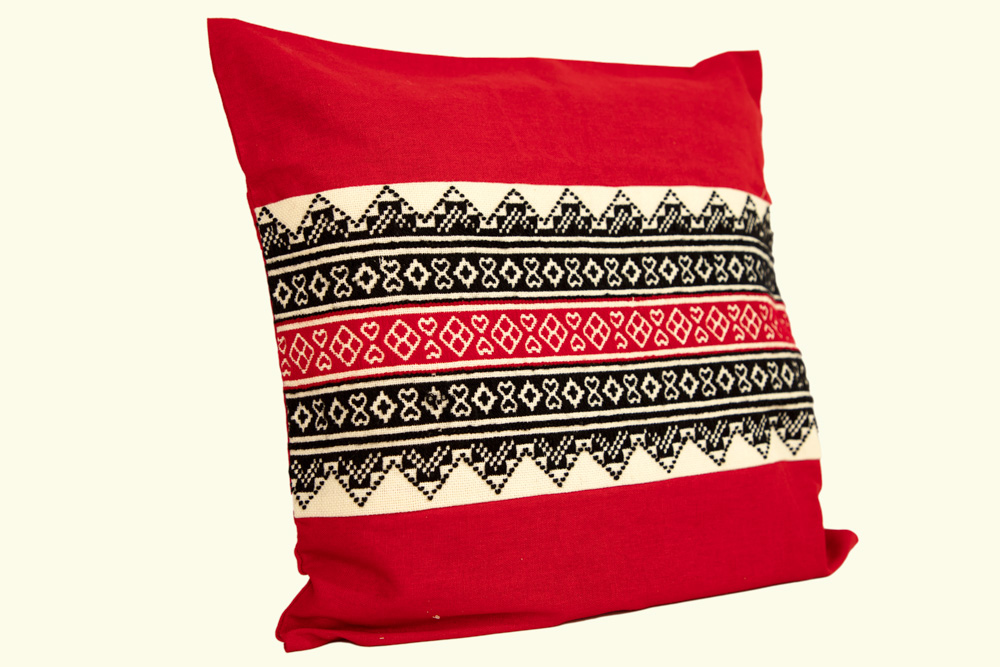 Beautiful toda embroidered red middle cushion - Image 3