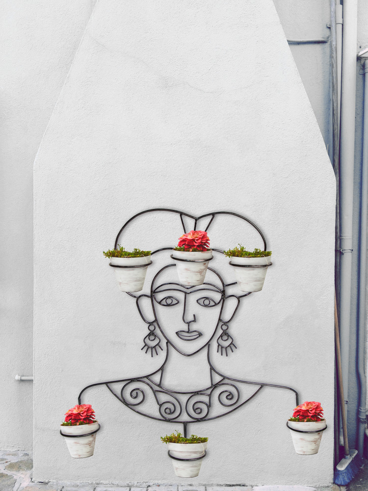 Iron Frida Kahlo 6 plant pot holder
