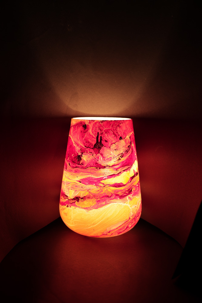 Beautiful glass lava table lamp with red and yellow hues - Image 4